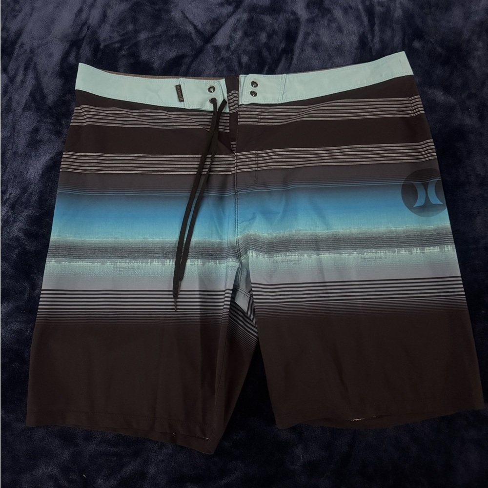 Hurley Men's Blue and Black Swim Shorts
Size 38
20”